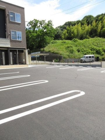 イースト　ヒルズの駐車場