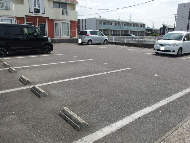 パティオクレストの駐車場