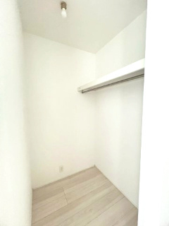 【その他】 | 取手市新取手1丁目1期　新築戸建て　1号棟 | 家族みんなの衣類やバッグなどをまとめて収納できるファミリークローク。収納力に優れ、各居室をすっきり保ちながら、家事や身支度の動線も快適にしてくれる便利な空間です。