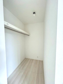 【収納】 | 取手市新取手1丁目1期　新築戸建て　1号棟 | 人気のウォークインクローゼット付きで収納力良好です。お部屋を広く使えるため生活空間にゆとりが生まれ、快適にお住まいいただけます。