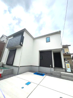 【外観】 | 取手市新取手1丁目1期　新築戸建て　1号棟 | 現地外観写真。落ち着いた街並みに調和した外観で第一印象も良好です。周辺は静かな住環境となっており、日当たりや通風も良好で快適にお住まいいただけます。
