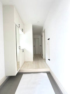 【その他】 | 取手市新取手1丁目1期　新築戸建て　1号棟 | 広々とした玄関にはシューズボックスを設置しており、来客時もすっきりとした印象を与えます。収納力もあり使い勝手の良い空間です。