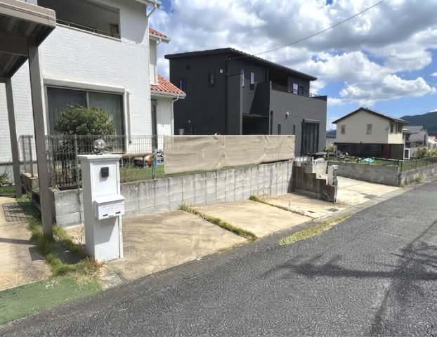 西区室見が丘3丁目　中古戸建の前面道路含む現地写真