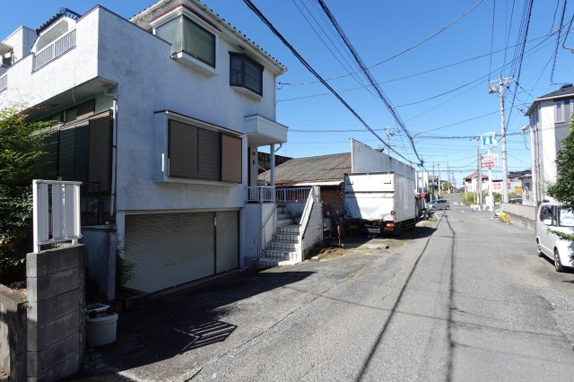 川越市仙波町3丁目　売地の前面道路含む現地写真