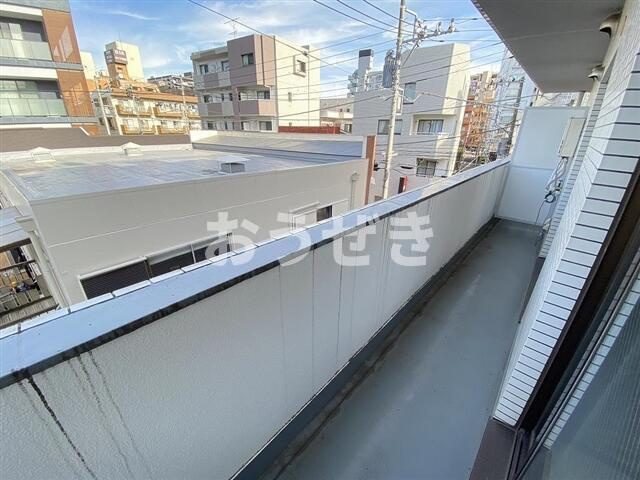 中川ビルのバルコニー
