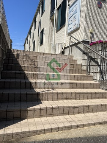 東久留米市浅間町2丁目アパートのエントランス