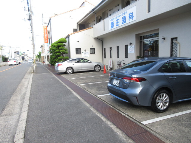 玉置クリスタルハウスの駐車場