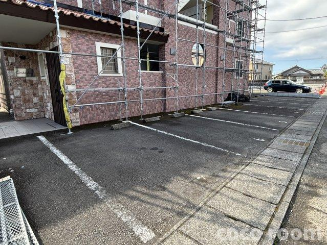 エンドルフィンの駐車場