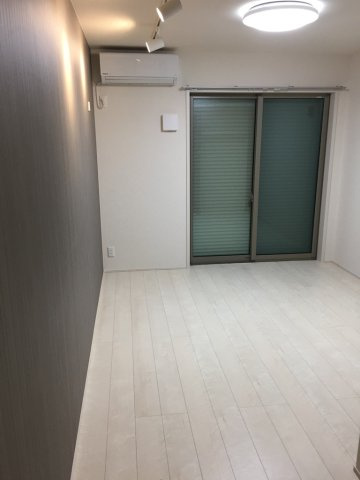 フジパレス三津屋Ⅲ番館の居間・リビング