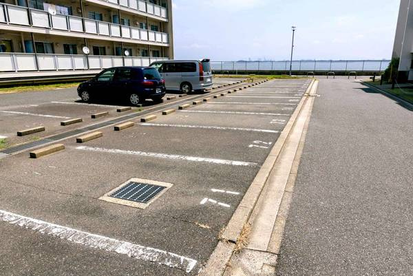 ビレッジハウス今宿2号棟の駐車場|駐車場に車を止められます