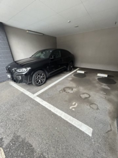 エスリード南堀江リバーサイドの駐車場