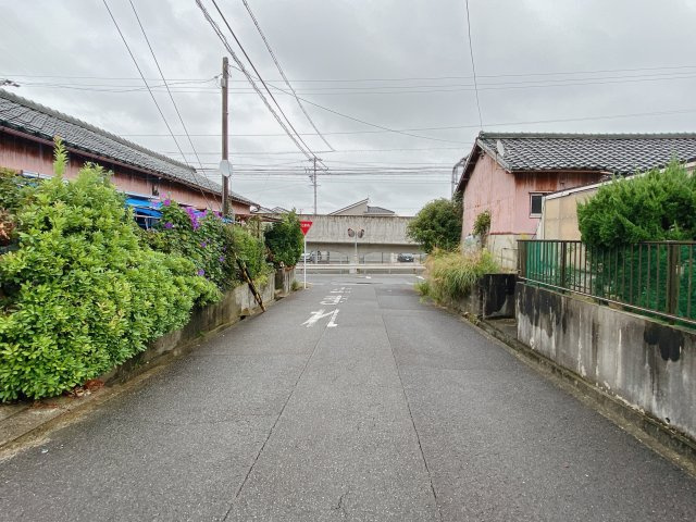 半田市花園町1丁目の前面道路含む現地写真|北側道路　西から東に向かって撮影