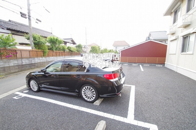 【駐車場】 | FLORAⅢ | 敷地内駐車場完備