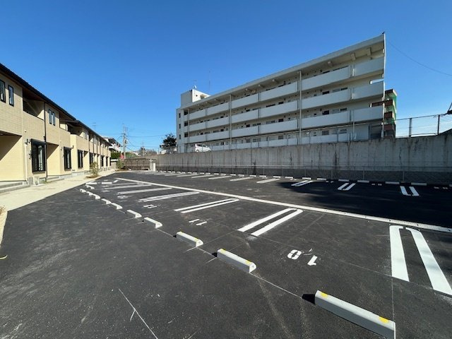 ルナハイム　こすもすの駐車場