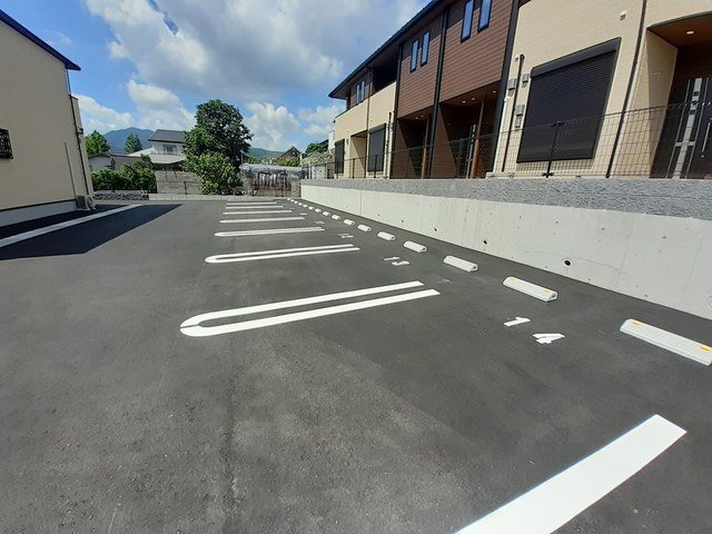 コート・ソレイユ伊川Ｂの駐車場