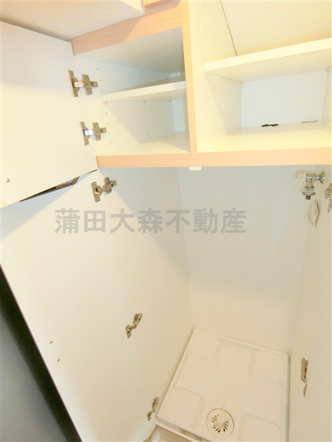 ルーブル羽田萩中の設備|棚収納付の室内洗濯機置き場