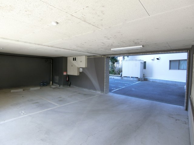 ティアーズコートの駐車場