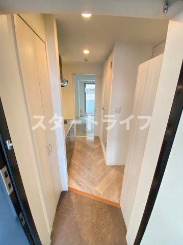 大阪市淀川区西中島２丁目の賃貸マンションの玄関