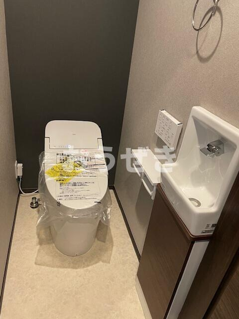 芹が谷戸建のトイレ