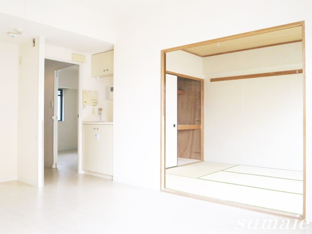 マンション白陽の寝室|収納豊富です