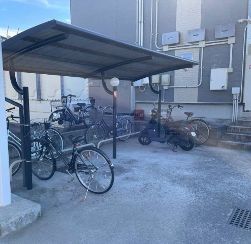 レオパレスコスモエステートＡのその他|屋根付き駐輪場完備