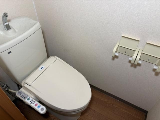 グランドゥール　フーガ　ヒルズのトイレ|シャワー付トイレ