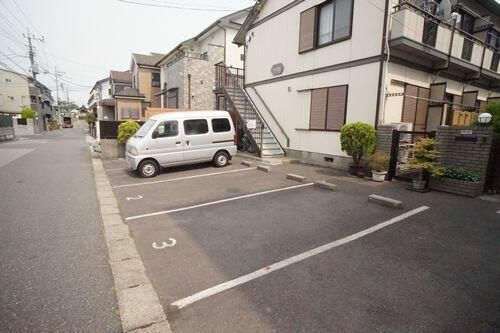 メゾン　ジュネスの駐車場
