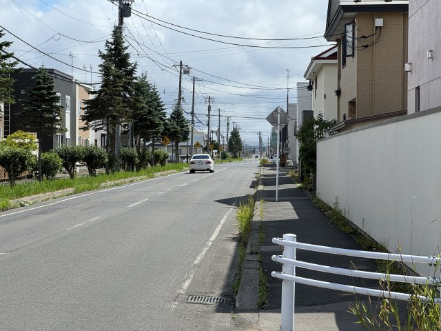 昭和中央3丁目　中古売家　平成12年築の周辺|北道路の東方向です。