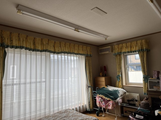 昭和中央3丁目　中古売家　平成12年築の洋室|西洋室は12.5帖で2面採光です。