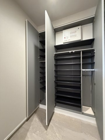 武蔵野市吉祥寺南町１丁目の中古マンションの収納|シューズボックス