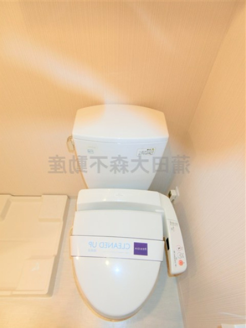 レジディア蒲田Ⅱのトイレ|棚収納と温水暖房便座付きトイレ　