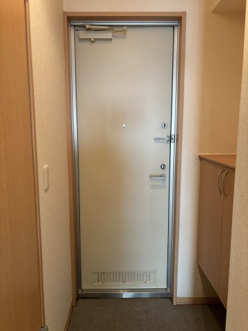 市川市田尻の賃貸マンションの玄関
