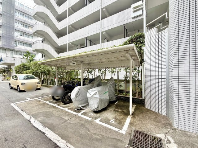 星ケ丘スカイマンションの駐輪場|バイク置場