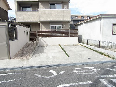 レストバレル上泉の駐車場