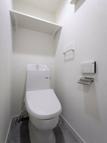 【トイレ】 | エムシティ戸田 | 落ち着いた色調のトイレです