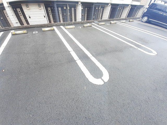 メルシーガーデン坂本の駐車場