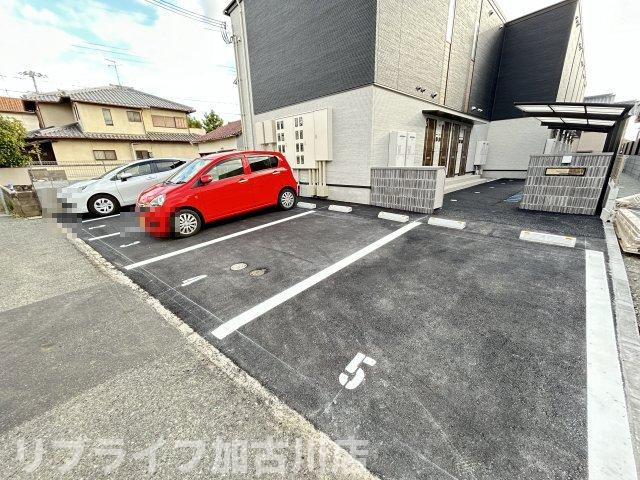 Sereno Ortの駐車場