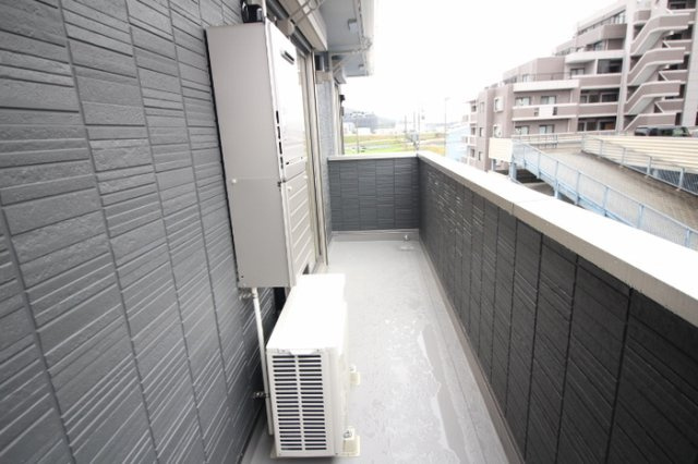 クラヴィーア朝倉街道駅前のバルコニー|同建築会社施工物件