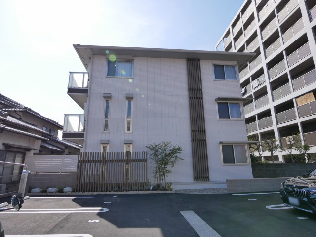 クラヴィーア朝倉街道駅前の外観|同建築会社施工物件