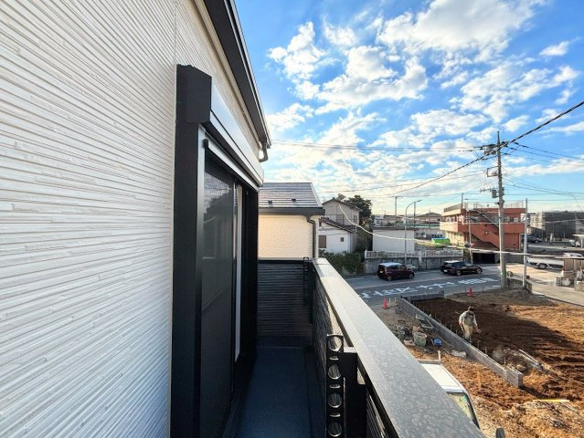 戸塚区汲沢町　新築戸建てのバルコニー|◆日当たり良好なバルコニー！毎日のお洗濯にも嬉しいですね！

