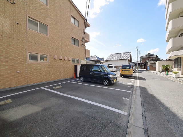 キャンファーフィールドの駐車場