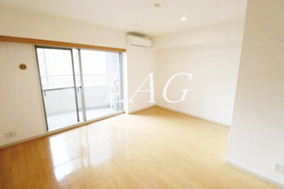 【居間・リビング】 | レジーナエビス | 洋室のお部屋です。