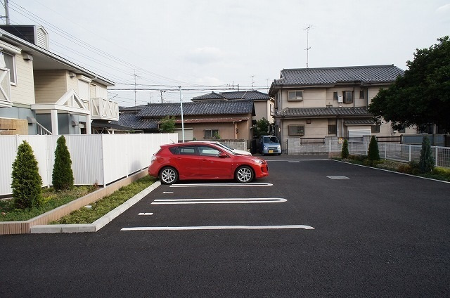 プリムローズⅡの駐車場