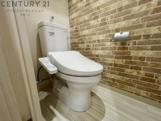 温水洗浄便座付きのトイレです♪