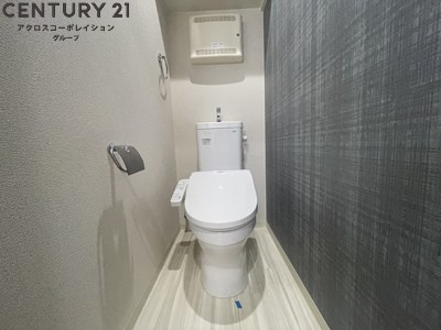 温水洗浄便座付きのトイレです♪