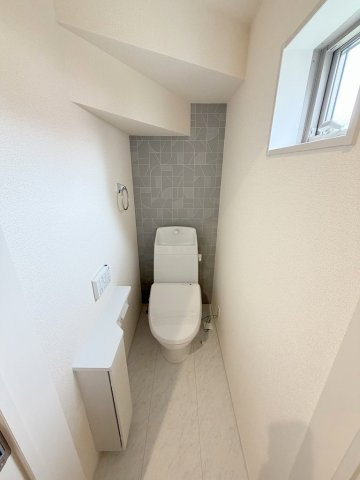 三郷市新和4丁目　新築戸建　全2棟　1号棟のトイレ|1階のトイレです