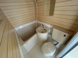 浴室内にトイレがあります♪