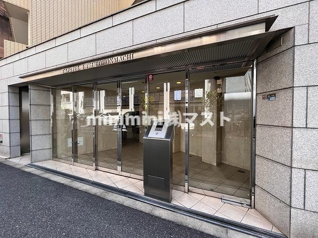 キャピトル靭本町のエントランス