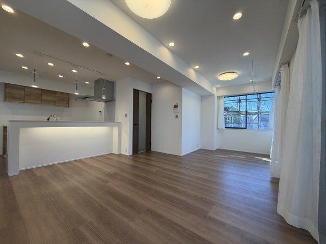杉並区西荻北３丁目の中古マンションの居間・リビング