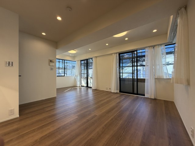 杉並区西荻北３丁目の中古マンションの居間・リビング